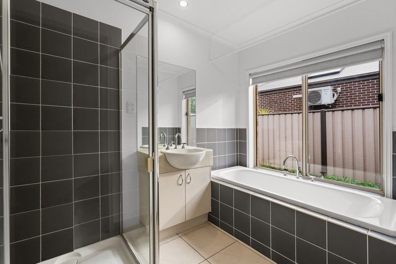 Photo - 14 Deakin Grove, Burnside Heights VIC 3023 - Image 11