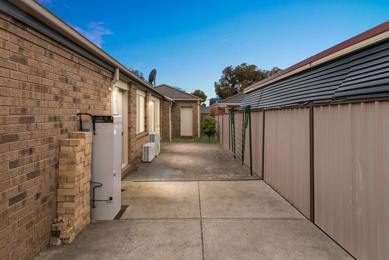 Photo - 14 Deakin Grove, Burnside Heights VIC 3023 - Image 16