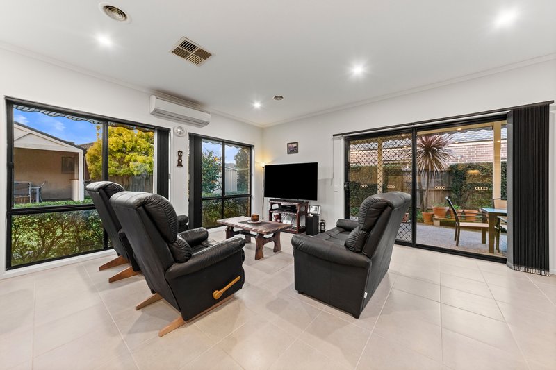 Photo - 14 Dennis Avenue, Pakenham VIC 3810 - Image 4