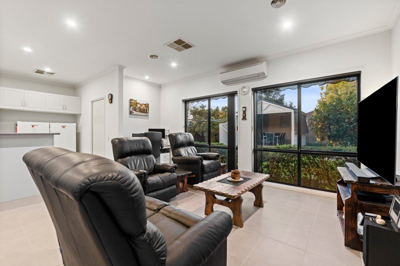Photo - 14 Dennis Avenue, Pakenham VIC 3810 - Image 6