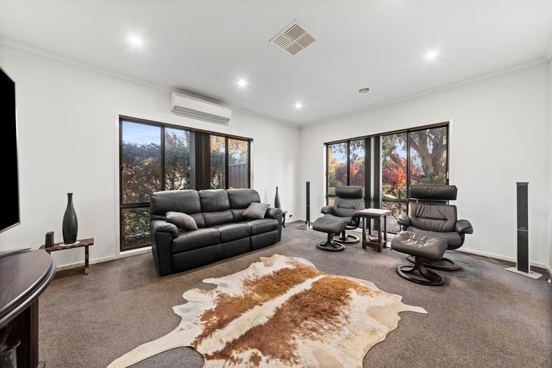 Photo - 14 Dennis Avenue, Pakenham VIC 3810 - Image 8