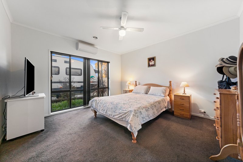Photo - 14 Dennis Avenue, Pakenham VIC 3810 - Image 10