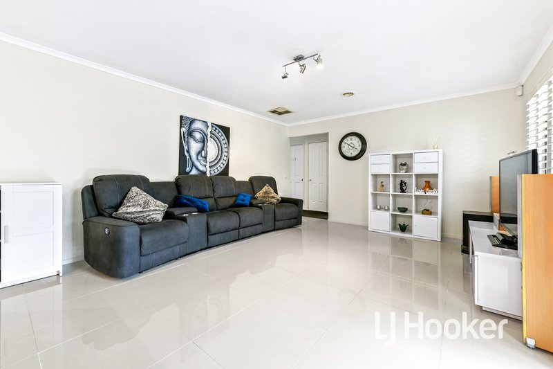 Photo - 14 Dennis Close, Lynbrook VIC 3975 - Image 4