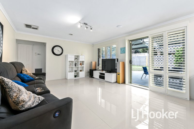 Photo - 14 Dennis Close, Lynbrook VIC 3975 - Image 5