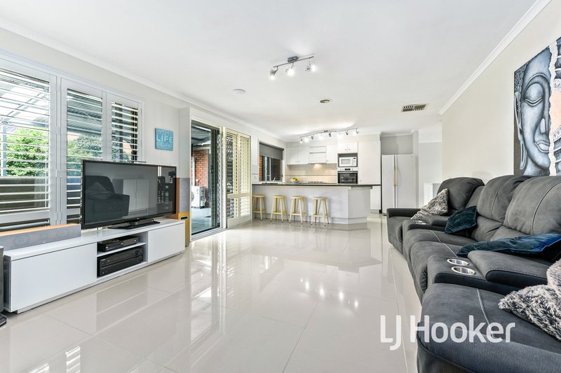 Photo - 14 Dennis Close, Lynbrook VIC 3975 - Image 6