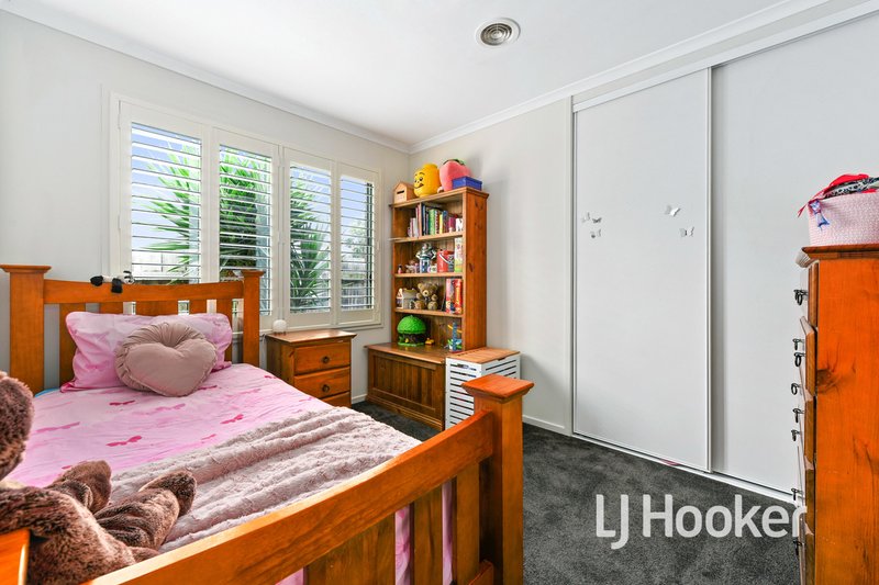 Photo - 14 Dennis Close, Lynbrook VIC 3975 - Image 11