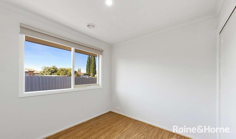 Photo - 14 Derribong Court, Delahey VIC 3037 - Image 7