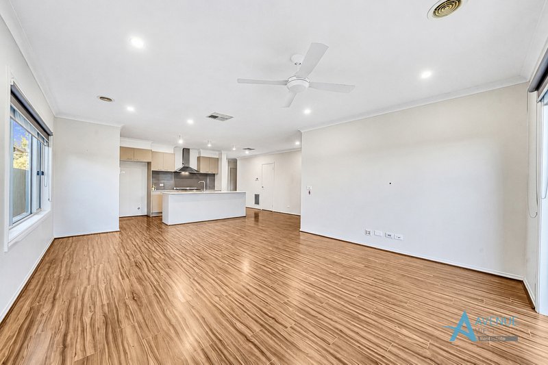 Photo - 14 Devine Lane, Aintree VIC 3336 - Image 4