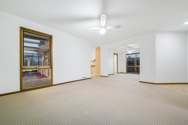 Photo - 14 Dewsbury Court, Narre Warren South VIC 3805 - Image 10