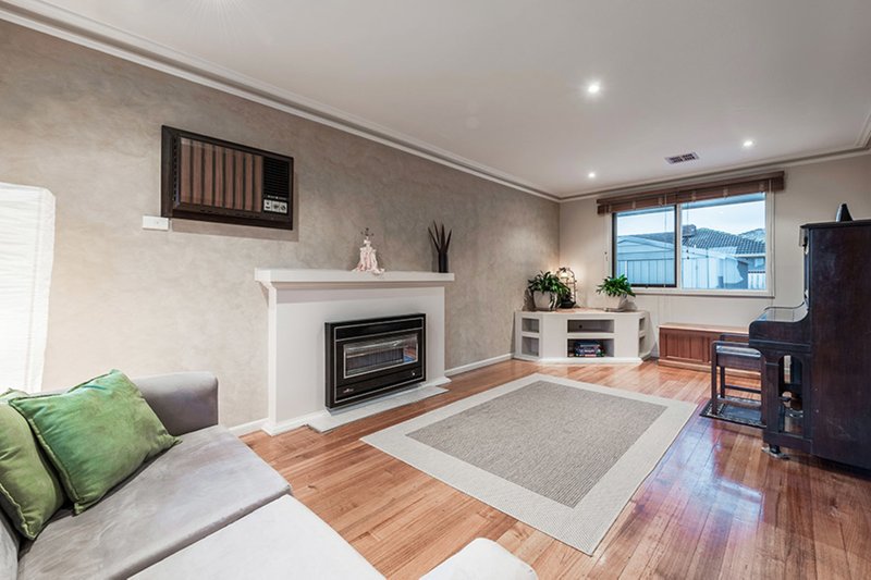 Photo - 14 Dianne Avenue, Craigieburn VIC 3064 - Image 3