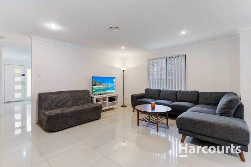 Photo - 14 Dily Street, Hillcrest QLD 4118 - Image 5