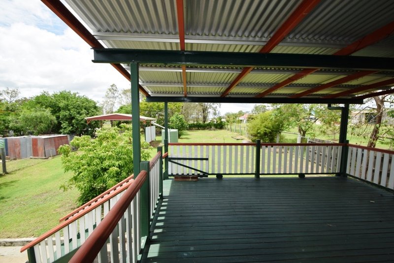 Photo - 14 Dingyarra Street, Toogoolawah QLD 4313 - Image 12