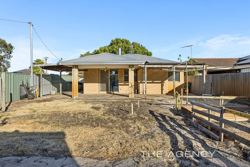 Photo - 14 Dora Street, Queens Park WA 6107 - Image 6
