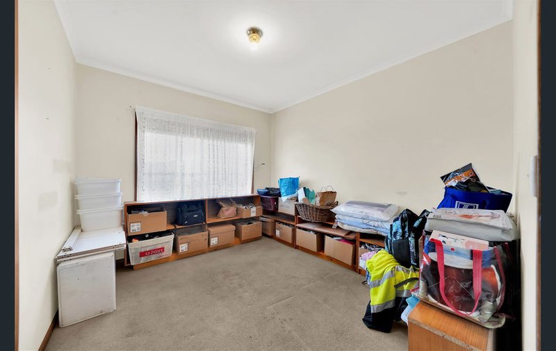 Photo - 14 Douglas Avenue, St Albans VIC 3021 - Image 11