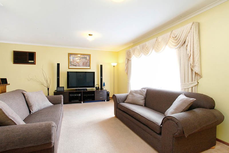 Photo - 14 Dozey Court, Roxburgh Park VIC 3064 - Image 2