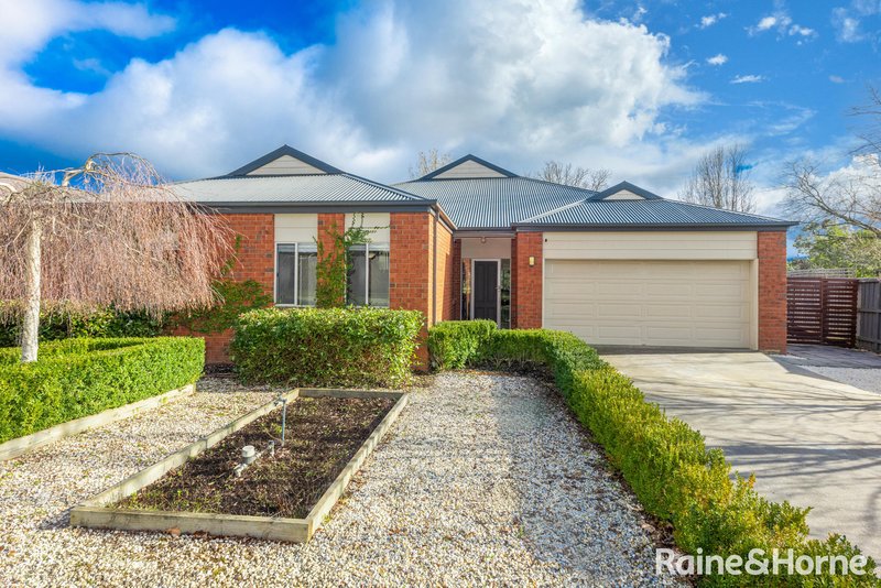 Photo - 14 Dumbarton Way, Gisborne VIC 3437 - Image 2