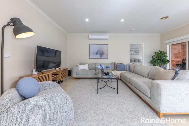 Photo - 14 Dumbarton Way, Gisborne VIC 3437 - Image 6