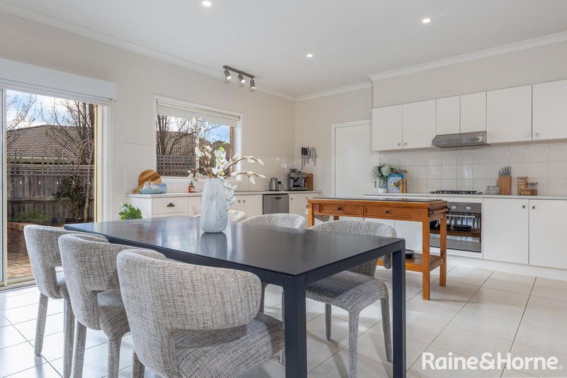 Photo - 14 Dumbarton Way, Gisborne VIC 3437 - Image 9