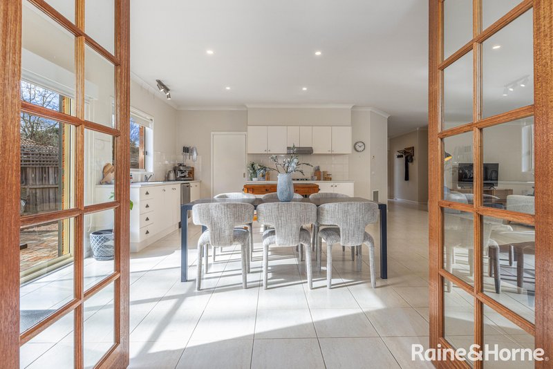 Photo - 14 Dumbarton Way, Gisborne VIC 3437 - Image 10