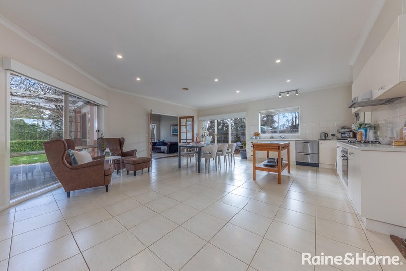 Photo - 14 Dumbarton Way, Gisborne VIC 3437 - Image 12