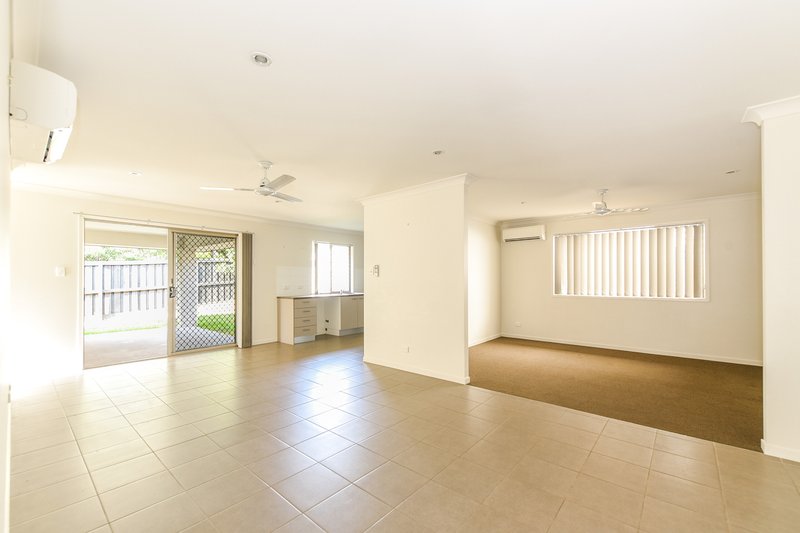 Photo - 14 Dunes Crescent, North Lakes QLD 4509 - Image 5