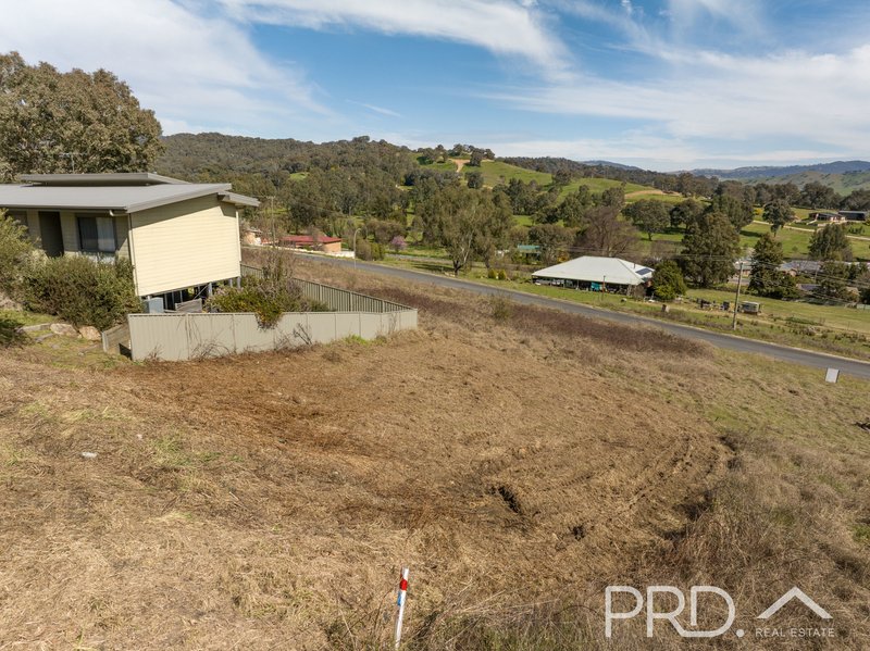 Photo - 14 Eberlin Place, Tumut NSW 2720 - Image 2