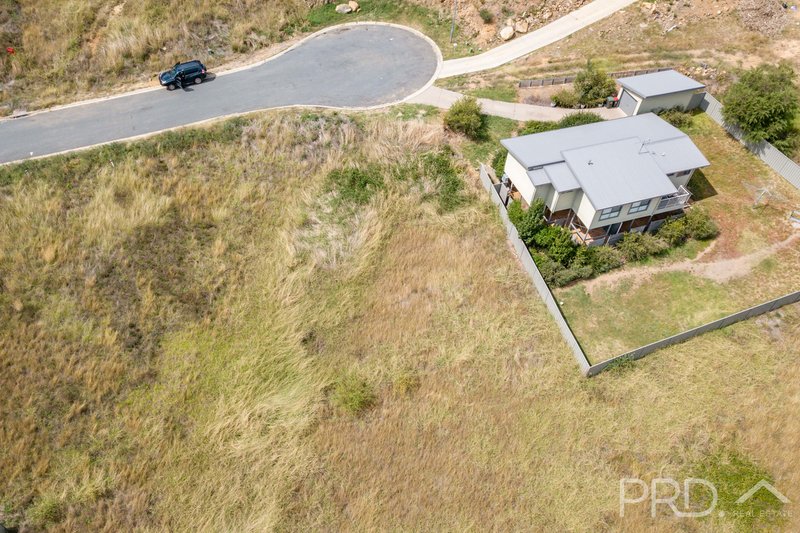 Photo - 14 Eberlin Place, Tumut NSW 2720 - Image 6