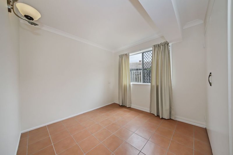 Photo - 14 Edgelhill Cresent , Springwood QLD 4127 - Image 12