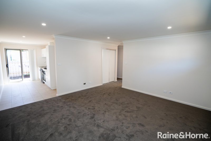 1/4 Edghill Place, Tolland NSW 2650