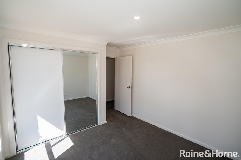 Photo - 1/4 Edghill Place, Tolland NSW 2650 - Image 3