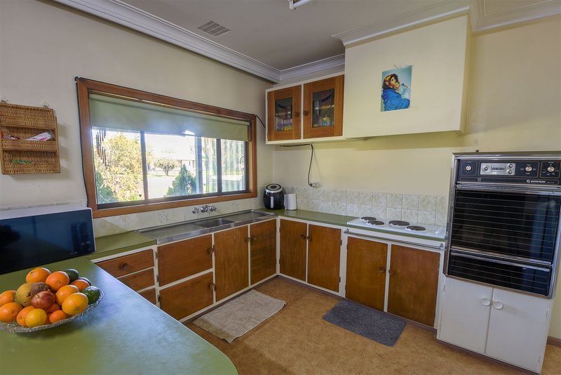 Photo - 14 Edinburgh Road, Edenhope VIC 3318 - Image 4