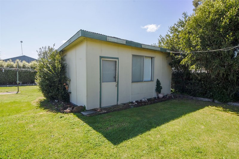 Photo - 14 Edinburgh Road, Edenhope VIC 3318 - Image 10