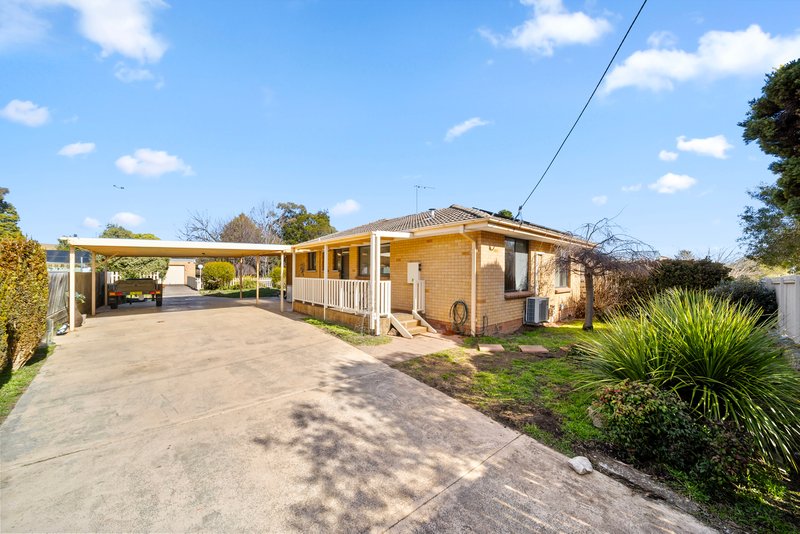 Photo - 14 Elizabeth Crescent, Queanbeyan East NSW 2620 - Image 2