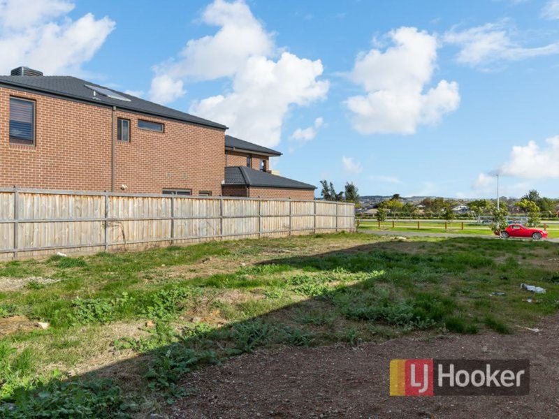 14 Ellaroo Circuit, Clyde North VIC 3978