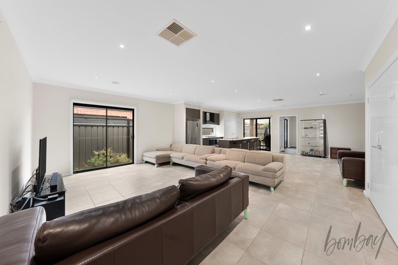 Photo - 14 Elmhurst Road, Wollert VIC 3750 - Image 6