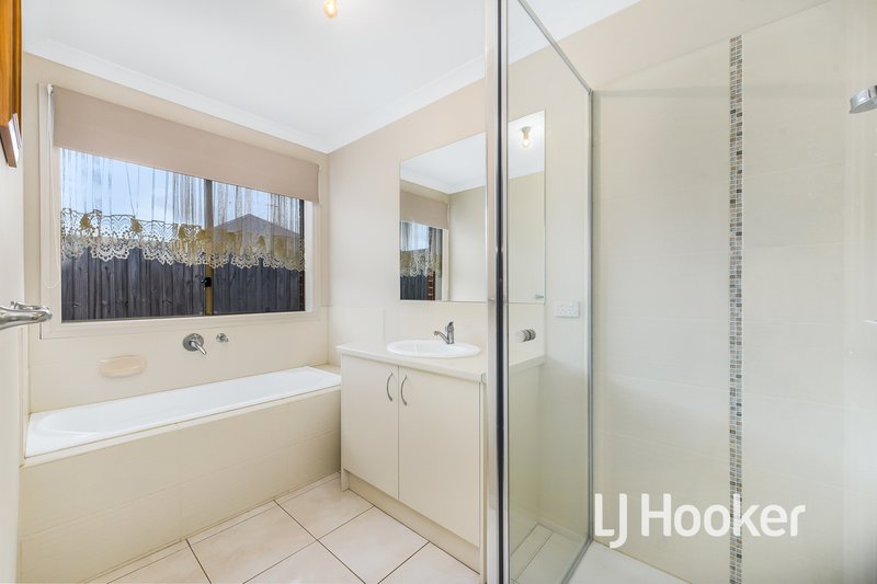 Photo - 14 Emerald Crescent, Koo Wee Rup VIC 3981 - Image 12