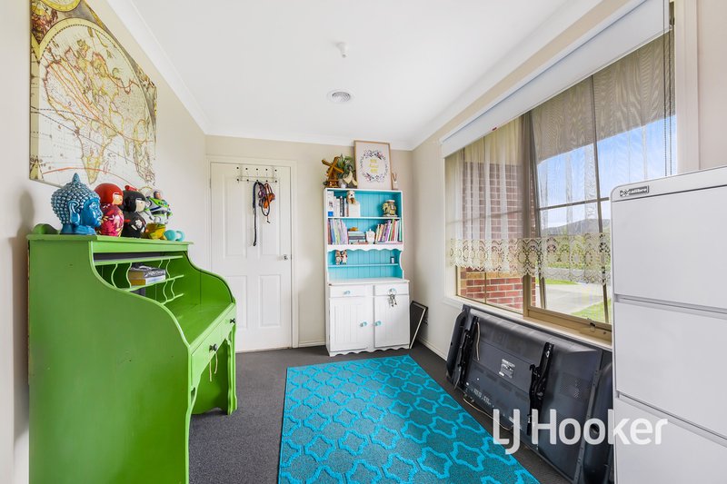 Photo - 14 Emerald Crescent, Koo Wee Rup VIC 3981 - Image 13