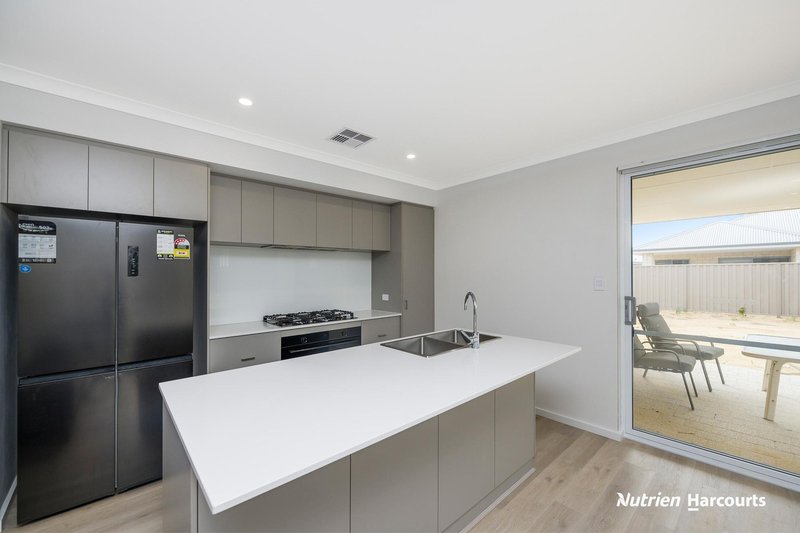 Photo - 14 Empire Way, Yanchep WA 6035 - Image 3