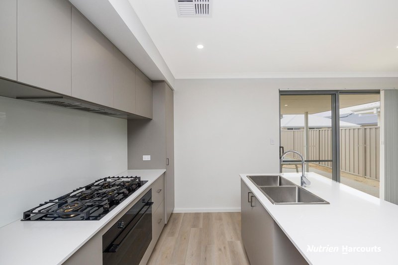 Photo - 14 Empire Way, Yanchep WA 6035 - Image 4