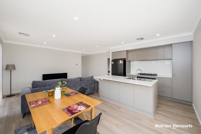 Photo - 14 Empire Way, Yanchep WA 6035 - Image 5