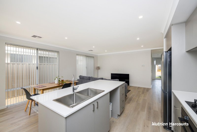 Photo - 14 Empire Way, Yanchep WA 6035 - Image 6