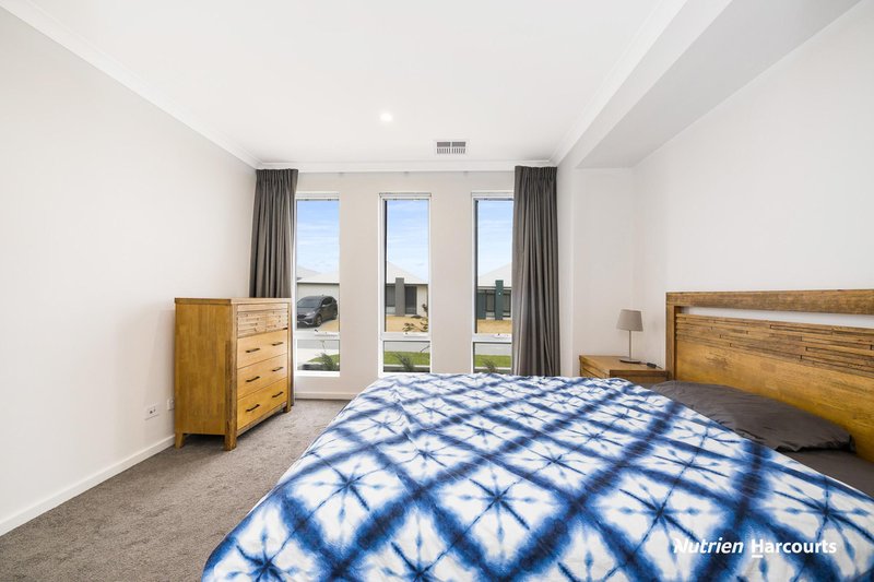 Photo - 14 Empire Way, Yanchep WA 6035 - Image 10