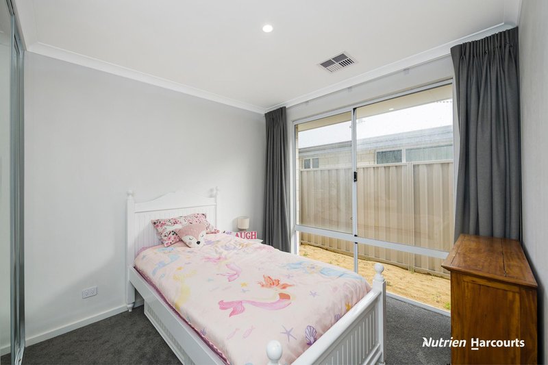 Photo - 14 Empire Way, Yanchep WA 6035 - Image 11