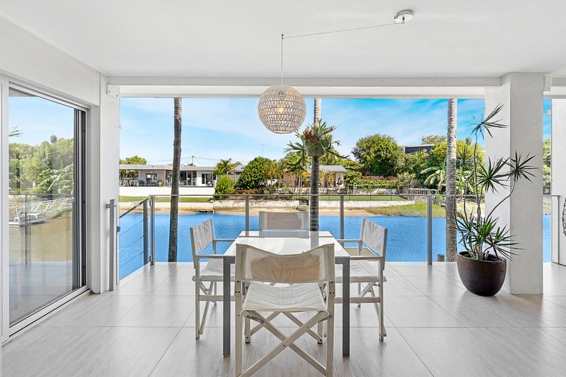 Photo - 14 Ensenada Court, Broadbeach Waters QLD 4218 - Image 2