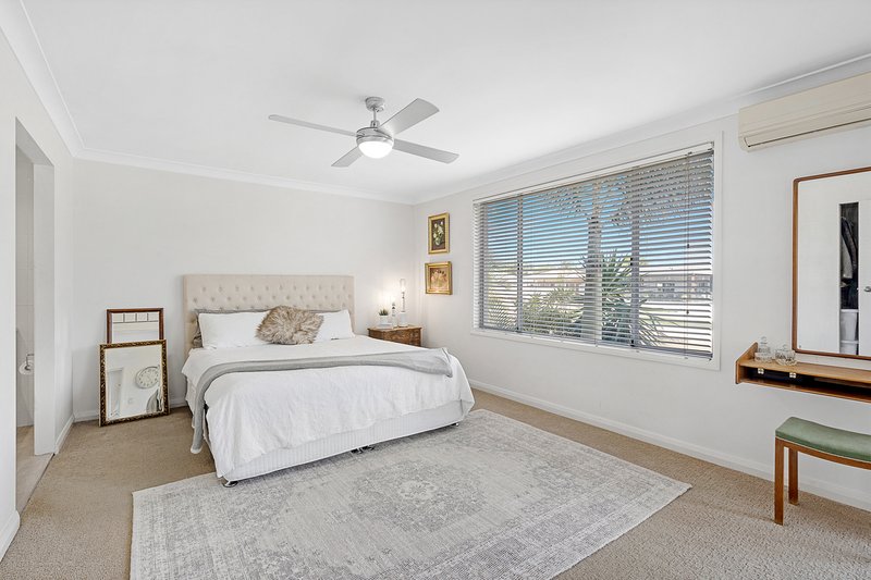 Photo - 14 Ensenada Court, Broadbeach Waters QLD 4218 - Image 8