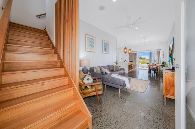 Photo - 14 Esplanade , Cooee Bay QLD 4703 - Image 9