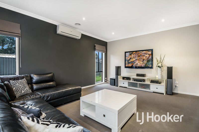 Photo - 14 Esprit Avenue, Cranbourne North VIC 3977 - Image 2