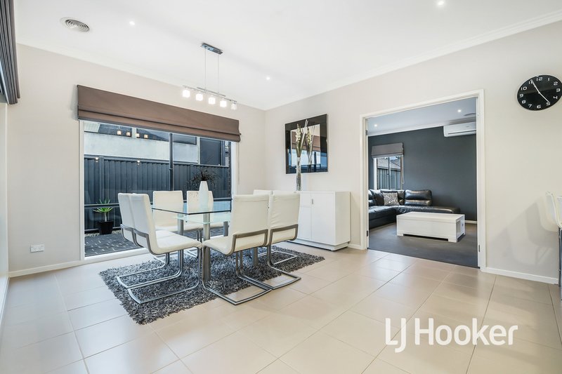 Photo - 14 Esprit Avenue, Cranbourne North VIC 3977 - Image 7