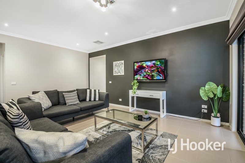 Photo - 14 Esprit Avenue, Cranbourne North VIC 3977 - Image 8