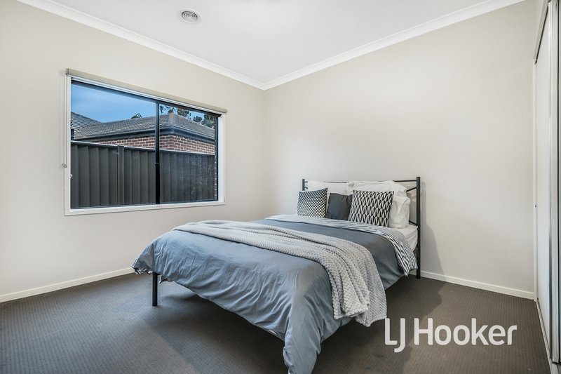 Photo - 14 Esprit Avenue, Cranbourne North VIC 3977 - Image 9